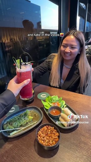 AD | Things to do in Melbourne if you’re visiting for the first time: Part 1 ✨ 1️⃣ Catch awesome views of the city at @melbourneskydeck or @GoBoat Melbourne 🚣‍♀️ 2️⃣ Stay at @quincymelbourne - a boutique hotel with plenty of dining options, a rooftop pool, free in room movies and free mini bar credit 😍 3️⃣ Enjoy drinks with a view at The Q Melbourne or South-East asian cuisine at @SaltedEggMelbourne🍹 4️⃣ Discover the art scene at NGV, ACMI or see the street art on Hosier Lane & AC/DC Lane 🖼 