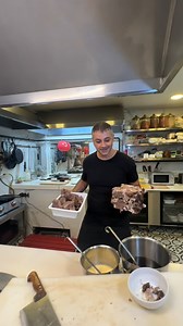 377K views · 1.8K reactions | #reklam Yüzlerce Dana Kelleyi Saatlerce Kaynatıp Çorba Yapıyor! Yanaklar Yağsızdır Löp Et Diyor! Beyoğlu Balık Pazarında 10Binlerce Tabak Çorba Satıyor! 29 Ekim İşkembe | Milliyiyici | Facebook