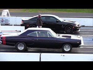 Beautiful Dodge Coronet vs Hellcat Charger - New vs Classic muscle cars drag racing