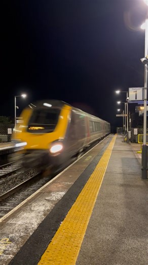 Class 221 & 220 ‘221144’ & ‘220022’ CrossCountry Voyager Passing Willington #shorts #railway #train