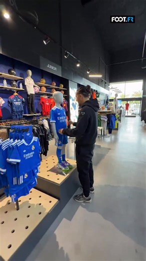 Lequel tu choisis pour un cadeau ? 🤔 | Foot.fr