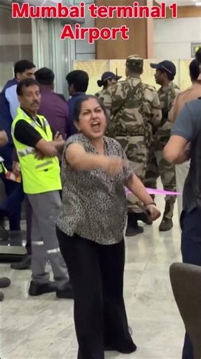 SpiceJet flight disruption many flights delayed and cancelled chaos at Mumbai Airport Terminal -1