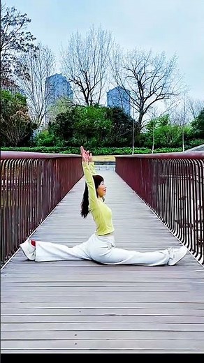 Embrace Spring with Ease: Master the splits in 3 Easy Steps