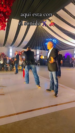 #baile #sorpresa Salon con capacidad para 500 invitados, un lugar elegante y atemporal. Para reservar todo tipos de eventos: Bodas, Cumpleaños, Quinceañeras, Banquetes corporativos, Graduaciones Aniversarios. Estamos ubicados en 4375 S Whitaker Rd Amarillo Texas 79118 con escenario para banda en vivo, piso de baile, Mega Screen TV, sistema de sonido, Seguridad incluida, Estacionamiento, acceso disponible para discapacitado, cocina, Barra para cocteles, Suite privado con baño Baños por separado p