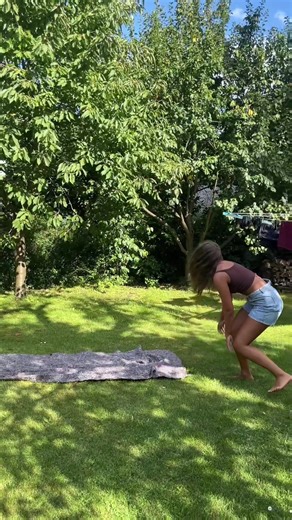 Catwalk Fails: Handstand Mishaps