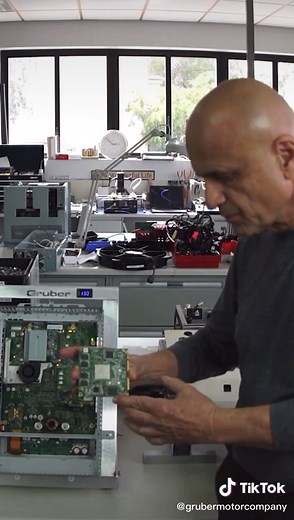 Tesla Model S Tegra Board Chip Replacement for Screen Failures