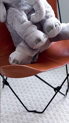 This Leather Butterfly Chair Looks So Cool in Any Room