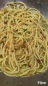 71K views · 1.6K reactions | Spaghetti aglio e olio con tarallo sbriciolato 朗朗 | Food Napoli | Facebook