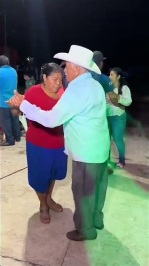 This couple dances so beautifully! #music #cumbia #dance #live #huapangos #dances