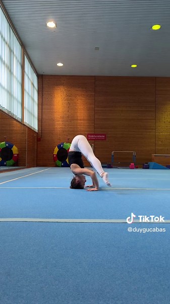 Kopfstand Tipps für Anfänger: So gelingt's!