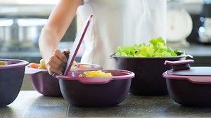 73 reactions · 1.2K shares | GAMME SERT CHAUD GALAXY VIOLET TUPPERWARE Dorra tél 98618021 | Articles cuisine et enfants Dorratina | Facebook