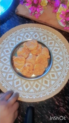 lauki ke pakode #yummmmy #easyrecipe #tasty #enjoy #cooking #foodiepriyanka #bollywoodsongs