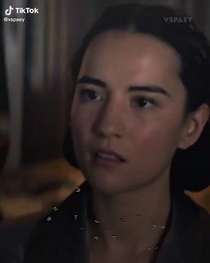 Kissing in the moonlight 🌓 #alinastarkov #alinastarkovedit #thedarkling #thedarklingedit #darklina #darklinaedit #shadowandbone #siegeandstorm #bensie #benbarnes #jessiemeili