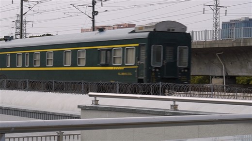 第一眼:烧酒,第二眼:轨检车!(SS9-0155尾挂WX-25K998415轨检车)