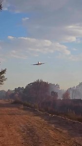 Check out these amazing firefighting aircraft. Permission authorised to share this clip 🎥@10_tanker & @kevpach123. | Fox3Media