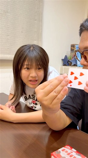[Genius daughter sees through magic trick] Playing cards floating in mid-air😳 #shorts #funny