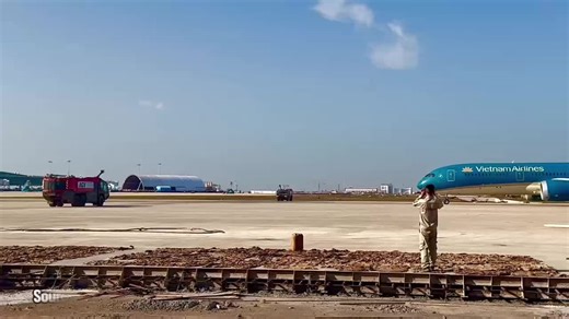 Nghi thức phun vòi rồng chào đón chuyến bay thương mại đầu tiên của VN Airlines đến với Cảng HKQT Long Thành #ACV #canghangkhongquoctelongthanh #LongThanhInternationalAirport