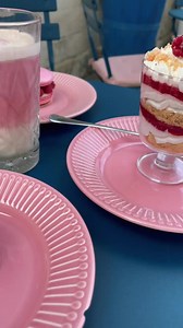 ЛЕГЕНДА 💖🥰💥💞 Знаменитый макаронс Ispahan.💗🌸 В нашем исполнении : Нежный крем с ароматом Розы,с малиновым конфитюром, свежей малиной и две ароматные миндальные половинки. 💥 Волшебное наслаждение вкуса!🥰 📌ул.Еминеску 51/2 Кишинев ☎️ 37368787878 #macarons #dessert #localsmd | MORPHO-Fabulous Desserts & Macarons