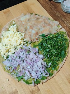 863K views · 10K reactions | KUCH BHI ki chatpati recipe with lot of fun - Live video by SHVETA SHETH Text recipe link: https://www.zaykakatadka.com/recipe/roti-wrap/ Roti Wrap | Zayka Ka Tadka | Facebook