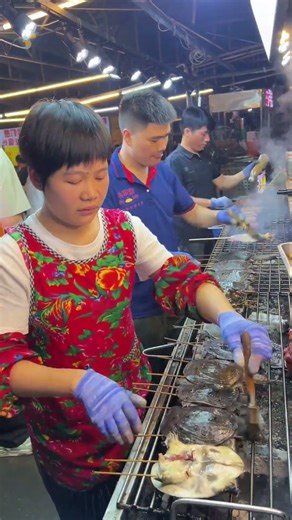 Working hard for life, striving for responsibility, making a living in the hustle, seeking dreams