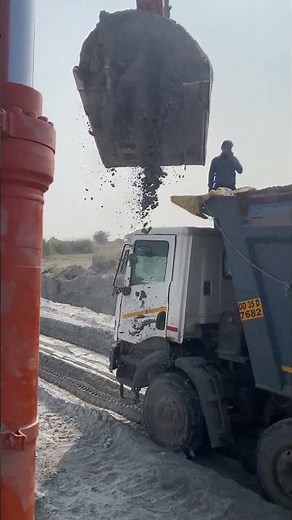 Side Loading Tata Hitachi ex 210 Super Truck Loading Video #dumptruck #excavator