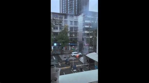 Electric vehicle catches fire from underneath in Sichuan, China