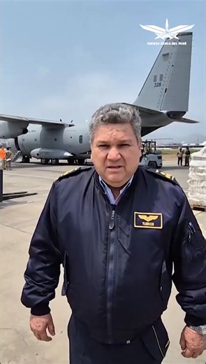 #NoticiasFAP | Partiendo de la Base Aérea Las Palmas, una aeronave C27J Spartan de la Fuerza Aérea del Perú, un avión Fokker 60 de la Marina de Guerra del Perú y un Antonov An-32 de la Policía Nacional del Perú, han trasladado 15, 590 kg de víveres a Iquitos, como apoyo a la población que se ha visto afectada ante la sequía y descenso del caudal de los ríos. 🪖✈️🇵🇪 👨🏻‍✈️ El Comandante Operacional Aéreo, Teniente General FAP Luis Miguel Tueros Mannarelli, supervisó las acciones realizadas par
