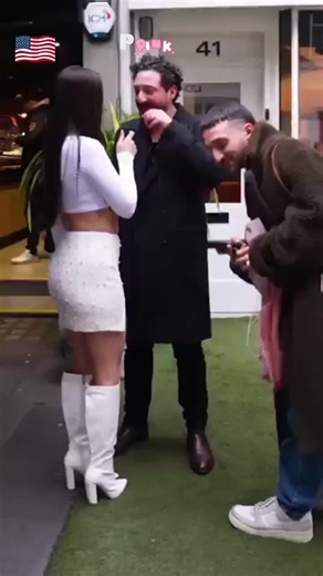 Kiss 💋 or slap 👋🏻 #pranktiktok #challenge #fyp #challengerskisstiktok #slaptiktok