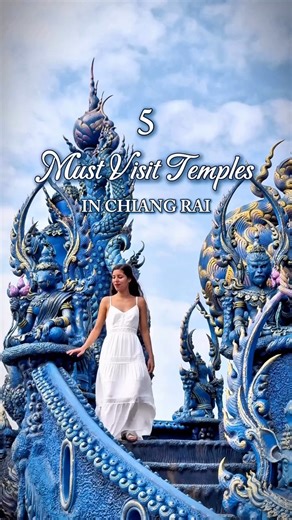 Nichée au cœur des montagnes verdoyantes du nord de la Thaïlande, Chiang Rai est un véritable trésor de culture, d’art et de spiritualité. Des temples éblouissants aux détails incroyables aux sanctuaires paisibles cachés dans la nature, cette ville regorge de surprises à découvrir. ✨ Prêt à explorer les 5 temples incontournables qui rendront votre visite à Chiang Rai inoubliable ? Regardez la vidéo et laissez-vous emporter par le voyage ! #viedasie #thailandtemple #chiangraithailand #autourasia 