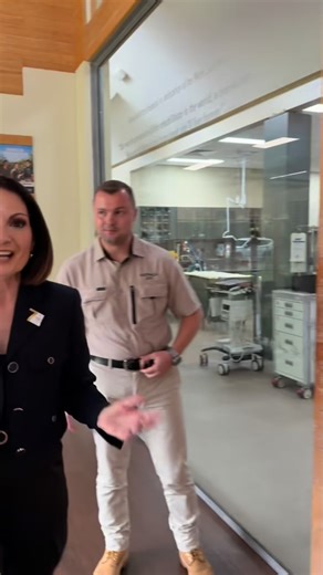 Visiting the Australia Zoo Wildlife Hospital was a powerful reminder of the extraordinary local heroes who care for our native wildlife every single day. From lifesaving emergency treatment to long‑term rehabilitation, the team’s dedication is nothing short of inspiring. What began as a single wildlife hospital, established in honour of Lyn Irwin’s legacy of compassion, has grown into one of the busiest and most impactful wildlife treatment facilities in the world. Inspired by Steve Irwin’s life