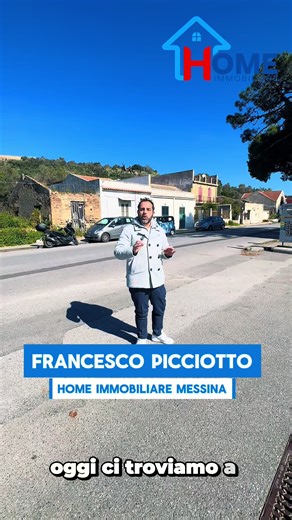 🔨 239.000€ per una casa così? Aspetta di vedere cosa può diventare. 📍 Granatari, a pochi passi dalla suggestiva Torre Faro, nella rinomata riviera nord di Messina. Qui è già in corso un progetto tecnico per la trasformazione in villetta moderna indipendente, con ambienti ottimizzati, spazi esterni vivibili e massima privacy. 🏡 Cosa proponiamo: • Primo immobile con elegante facciata a mattoni, dal carattere caldo e ricercato • Secondo immobile con muro bianco e due porte finestre esterne, lumi