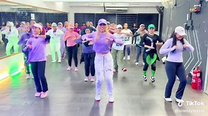 Somos latinos Choreo by Zin May Myraz #zumba #latin #latindance #dance #sharethis #dancelover #choreography #fitnessclass #zumbamalaysia #somoslatinos🤜🤛 #fy #fypシ #foryoupage