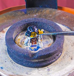 528K views · 913 reactions | He transformed a 2 euro coin into a LEGO ring! | 5-Minute Recycle | Facebook