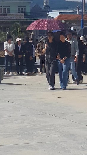 Có hai mẹ con. Vài ba cháu nội. Ngoài quê vào làm ăn. Ra đi ngôi nhà trọ tại giáo xứ Lạc Lâm. Được quí cha và bà con thương mến. | Nguyễn Thị Là