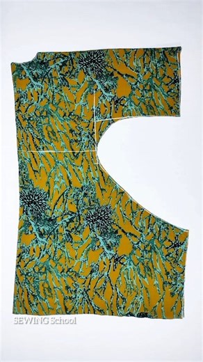 Very easy to fit all sizes, whether you sew a tunic or a blouse #sewing #tunic #dress #blouse #howtosew | Sewing School