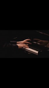La música de Johann Sebastian Bach es fundamental en la historia del cine. 📽 Utilizada en películas y documentales muy populares elegí para mi proyecto 2026 "Cine al piano" dos de sus obras más reconocidas: su arreglo para teclado del Concierto para oboe de Alessandro Marcello empleado como marco a una introspectiva escena de "Cincuenta sombras de Grey" y las Variaciones Goldberg expuestas en uno de los momentos más desoladores de "El paciente inglés".🎬 Cuando interpreto su música siento que e