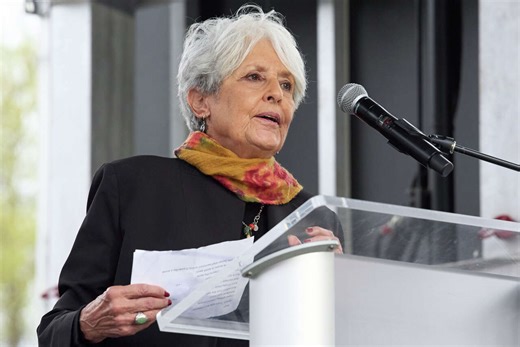 Joan Baez joins Jane Fonda at Kennedy Center protest over Trump overhaul