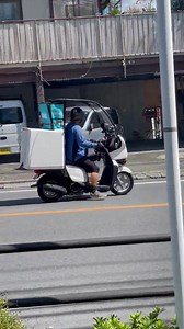 Too scary, elderly driver running out of control. There is a wheelchair mark on the car...😳 | Japan Daily
