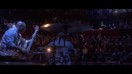 Il y a 13 ans j’écrivais sur le coin d’une table l’arrivée de mon p’tit gars. Voici un extrait du Cirque d’hiver... Joyeux anniversaire ! | CHRISTOPHE MAE