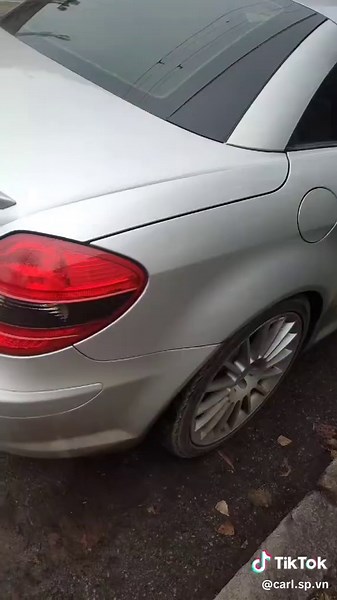 Mercedes AMG SLK 55 vs McLaren: A Performance Comparison