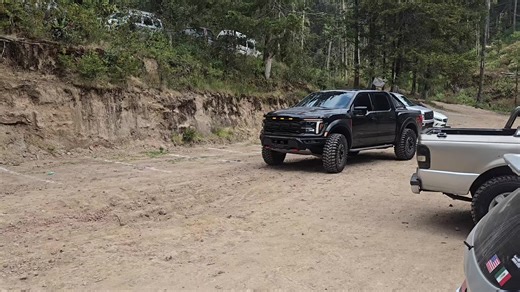 Ford F150 Raptor: Potencia y Estilo en Acción