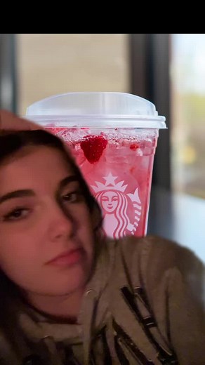 #greenscreen venti strawberry acai lemonade refresher with light ice and no strawberries is the loml #starbucks #fyp