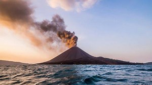 Merapi Erupsi, Bagaimana dengan Gunung Anak Krakatau? Berikut Perkembangan Terkini - Tribunbanten.com