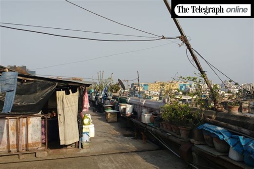 A slum with 700 people living on the terrace of a multistorey Calcutta building