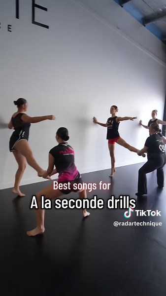 Turn technique class and the drills you can’t stop doing in your head for hours after class finishes. Turn off audio and take a guess- what song did we use for this drill? More songs to come 🦢 @Holly Dolly @sam.pulsatedance #turntechnique #dance #dancetechnique #pirouettes #danceteacher