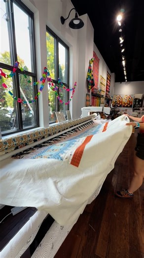 And, no, you don’t need a longarm. YOU can quilt your own quilts, and I’m goi g to teach you step by step. Comment DINE to learn all about the upcoming masterclass and how to join Quilting Rockstar University 🙌🏽 | String & Story