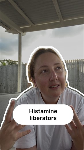 Holly on Instagram: "When I look up the different types of histamine liberators, I swear I get a different answer each and every time. You’ll see some consistent ones out there like strawberries and chocolate, but there’s others that I personally find vary a lot. For example, the two biggest flares I’ve ever had were tropical fruits, both of which are considered lower histamine - passion fruit and mangoes. I’ve eaten those things numerous and never had a reaction. In fact I had mangoes in my smo