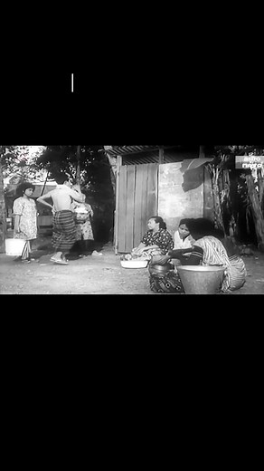 The Legacy of P Ramlee in Seniman Bujang Lapok | Mandi Scene