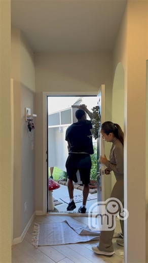 Este año arreglamos otras casas 💕ahora tocó darle un poco de cariño a nuestro hogar. La sala estaba muy vacía y le hacía falta algo. | Maria Jessica