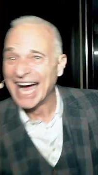 David Lee Roth surprises fans!